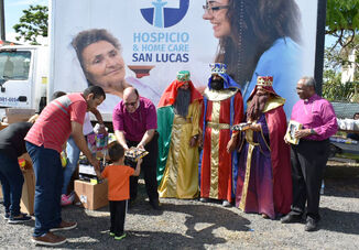 Presiding Bishop in Puerto Rico exchanges messages of hope as struggles persist after hurricane